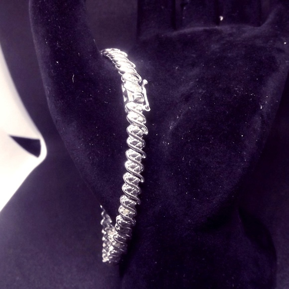 Jewelry - STERLING 925 AND 25 GENUINE DIAMOND BRACELET - 8"